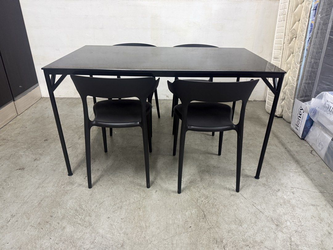 Dining Table Set (Brand new)