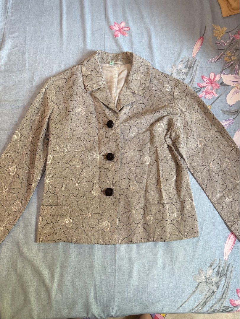 Floral Pattern Blazer Gray Printed Formal (Category: Coats, Jackets and Outerwear) located in Cebu City. Submitted by hellomolly_ (Listing ID 1433346133, Image 1). Description: - Floral patterned blazer - Med to large - Cebu based.