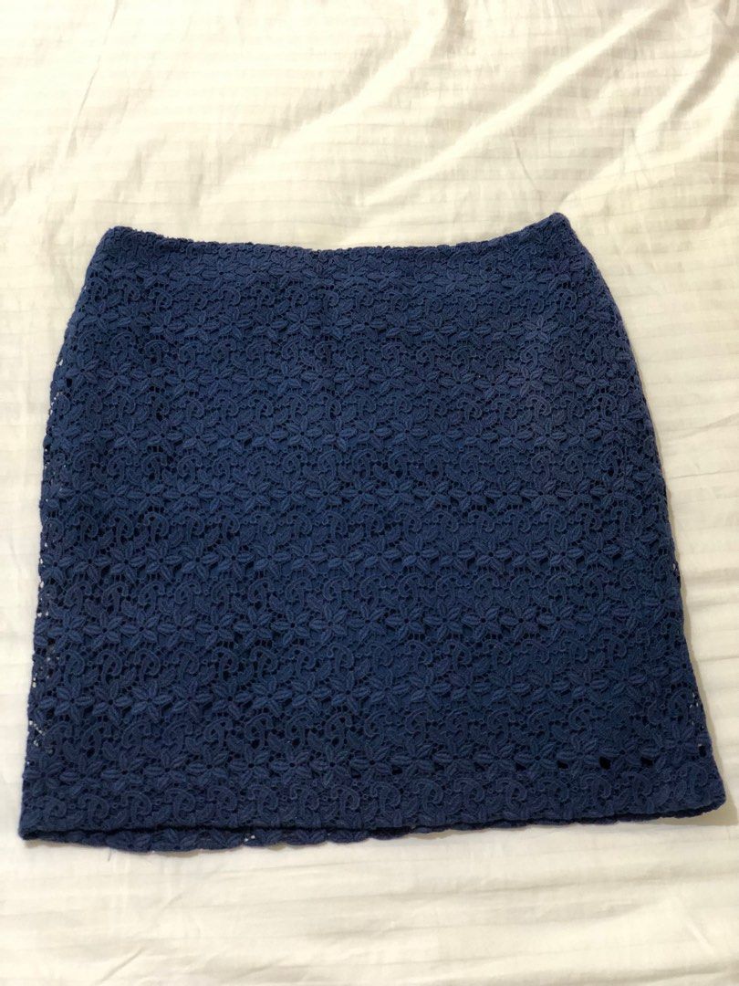Forever21 Navy Blue Lace Mini Skirt (Category: Skirts) located in Quezon City. Submitted by dai_jia_mei (Listing ID 1433277291, Image 1). Description: Rfs: Decluttering MOP: GCash Buyer in charge of shipping. What you see is what you get. No returns please. Authentic..