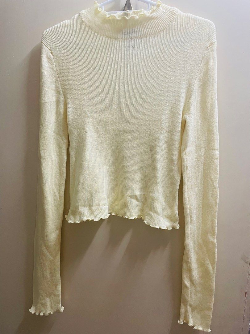 Forever 21 Fine Knit Sweater/Jumper (Category: Longsleeves) located in Manila. Submitted by lazythrifter.ph (Listing ID 1433216918, Image 1). Description: Authentic, like brand new Fitted knit with scalloped neck, hem & sleeves Color: Lemon Yellow Size: US M Shoulder: 14.5” Chest: 15” Length: 18”.