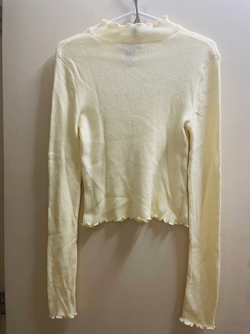 Forever 21 Fine Knit Sweater/Jumper (Category: Longsleeves) located in Manila. Submitted by lazythrifter.ph (Listing ID 1433216918, Image 2). Description: Authentic, like brand new Fitted knit with scalloped neck, hem & sleeves Color: Lemon Yellow Size: US M Shoulder: 14.5” Chest: 15” Length: 18”.
