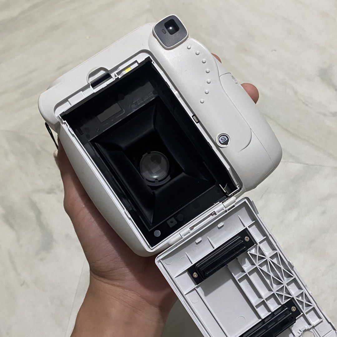 Fujifilm Instax Mini 9 Instant Camera (Category: Cameras) located in Mabalacat. Submitted by commando07 (Listing ID 1433375782, Image 3). Description: - Fujifilm Instax Mini 9 instant camera - Color: Mint Green - Built-in flash - Easy film loading - Comes with a wrist strap -FREE case and color filters.
