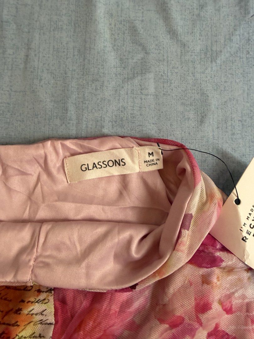 Glassons Floral Wrap Skirt (Category: Skirts) located in Cebu City. Submitted by hellomolly_ (Listing ID 1433346750, Image 2). Description: - Glassons wrap skirt - Size: M - Floral print - Ruffled hem - Lightweight fabric - Colors: Pink, red, white - Perfect for beach and fairycore aesthetic.