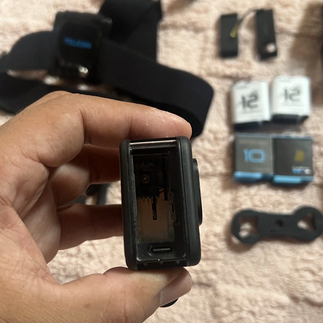 GoPro HERO10 Black Action Camera Bundle (Category: Cameras) located in Manila. Submitted by mysticmountain-1762 (Listing ID 1433271824, Image 3). Description: Go pro hero 10 black Rush sale ₱11500 fixed (repriced from 13500) Issue nasa pic na What you see is what you get Accessories included: 1 go pro hero 10 black unit 2 batterry door (1 orig, 1 telesin with charger port) Telesin tempered glass set (front/rear lcd, camera) worth ₱250 2 Telesin e