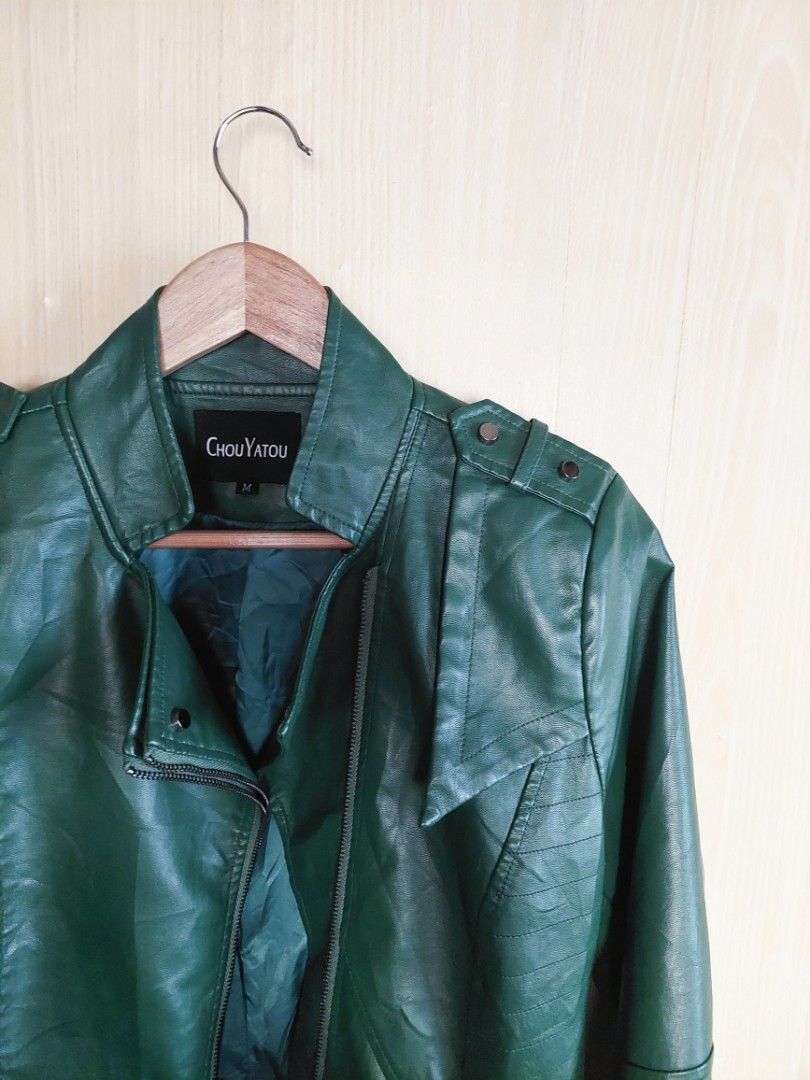 Green Leather Jacket Blazer (Category: Coats, Jackets and Outerwear) located in Bacoor. Submitted by stingray13 (Listing ID 1433351162, Image 1). Description: Item posted is pre-loved. Kindly manage your expectations. Pre-loved Green Leather Jacket Size : Medium (Fits Medium to Petite Large) Php 390.00 For inquiries, kindly pm me. Thank you..