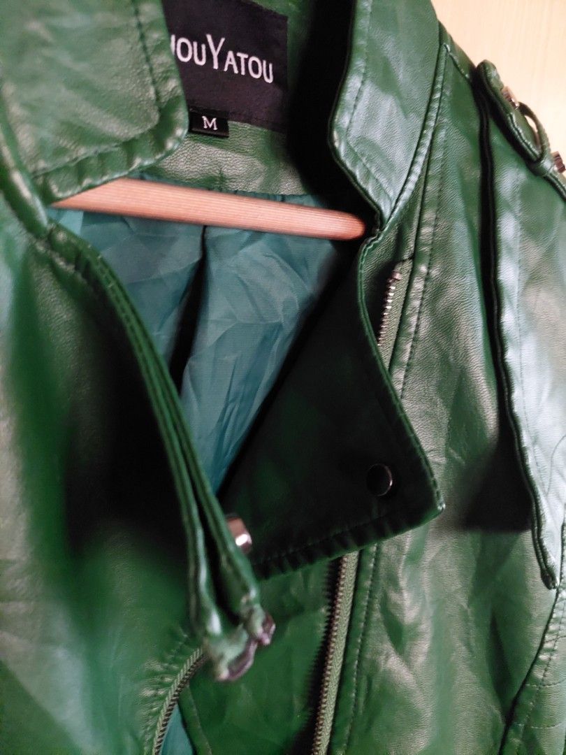 Green Leather Jacket Blazer (Category: Coats, Jackets and Outerwear) located in Bacoor. Submitted by stingray13 (Listing ID 1433351162, Image 3). Description: Item posted is pre-loved. Kindly manage your expectations. Pre-loved Green Leather Jacket Size : Medium (Fits Medium to Petite Large) Php 390.00 For inquiries, kindly pm me. Thank you..