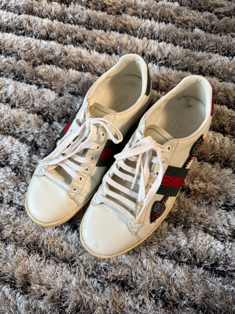 Gucci Ace Sneakers 'Arrow' Embroidered (Category: Sneakers & Footwear) located in Muntinlupa City. Submitted by clauisstuff (Listing ID 1433234432, Image 1). Description: 100% AUTHENTIC Gucci Ace Embroidered Arrow Sneakers Lightly used Current Retail Price: PHP 60,000 - Size 39 - Iconic green and red stripe with arrow - White with red and green accents - A little yellowing on the midsoles, can be restored RFS: Decluttering MOP: BDO/BPI/GotTyme on