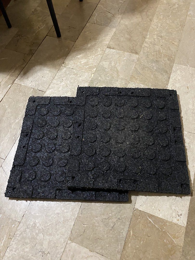 Gym Rubber Mat Flooring Tiles (Category: Carpets, Mats & Flooring) located in Paranaque City. Submitted by jrang21 (Listing ID 1433394207, Image 1). Description: - Durable rubber floor mat - Textured surface with circular patterns for enhanced grip - Protects floors - Provides a non-slip surface - Suitable for various applications Original price: 1,700 pesos For Sale 1,200 pesos only.