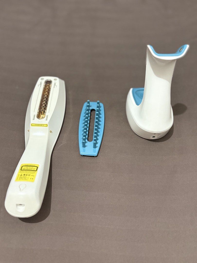 Hairmax Ultima 9 Classic LaserComb (Category: Hair) located in Cagayan de Oro. Submitted by khime2018 (Listing ID 1433311461, Image 2). Description: DETAILED DESCRIPTION Treat Thinning Areas or Full Scalp Coverage This targeted laser treatment delivers nourishing laser light energy directly to your hair follicles to reverse the thinning process and regrow your hair. Use the Ultima Classic LaserComb to target thinning areas or for full scalp cover