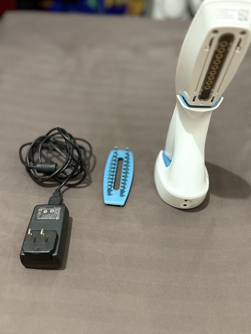 Hairmax Ultima 9 Classic LaserComb (Category: Hair) located in Cagayan de Oro. Submitted by khime2018 (Listing ID 1433311461, Image 3). Description: DETAILED DESCRIPTION Treat Thinning Areas or Full Scalp Coverage This targeted laser treatment delivers nourishing laser light energy directly to your hair follicles to reverse the thinning process and regrow your hair. Use the Ultima Classic LaserComb to target thinning areas or for full scalp cover