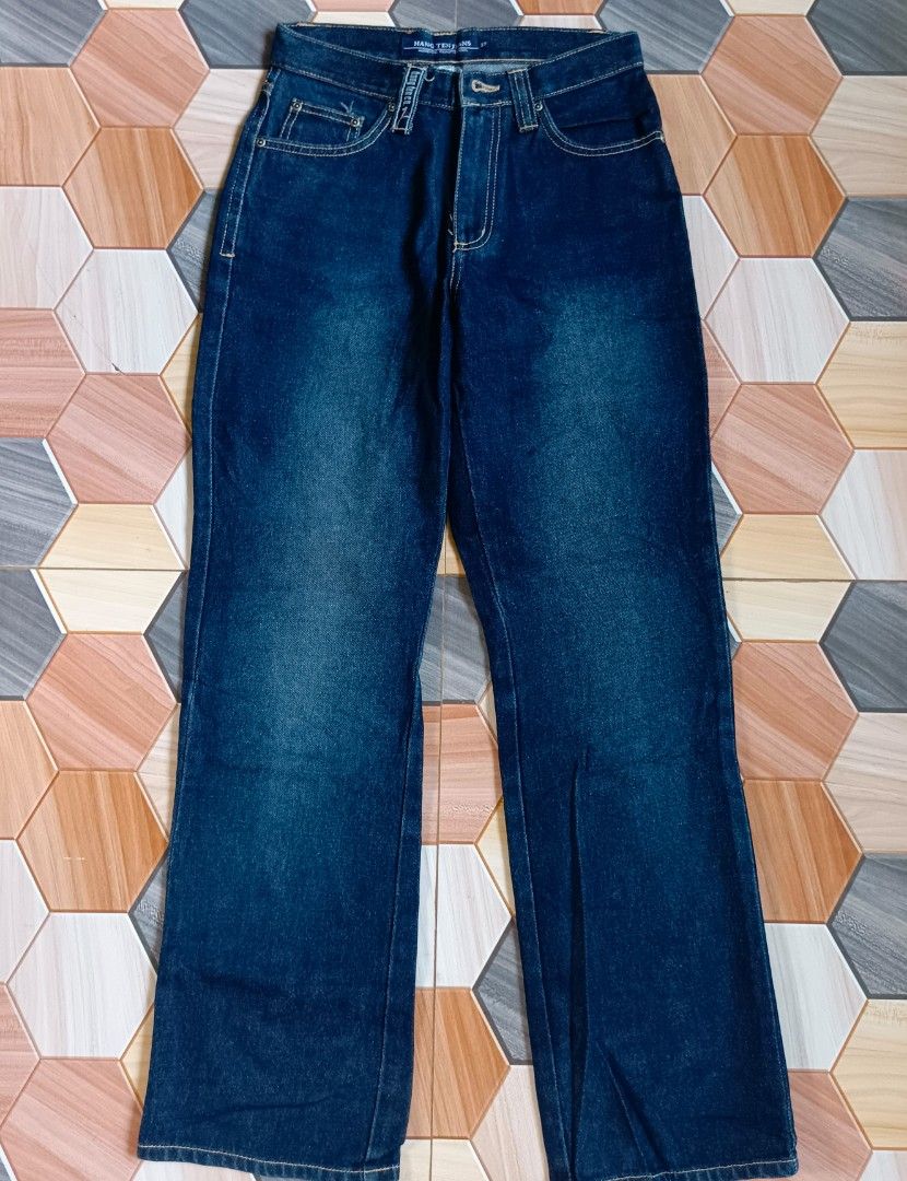 Hang Ten Jeans - Size 27 (Category: Jeans) located in Manila. Submitted by caps08 (Listing ID 1433293863, Image 1). Description: - Hang Ten dark wash jeans - Size 27 - Classic five-pocket design - Straight leg cut - Button and zipper closure - Simple back pocket design - Features Hang Ten logo on front pocket.