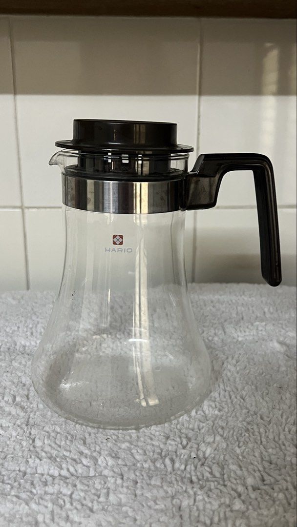Hario Coffee Server (Category: Coffee & Tea Tableware) located in Santa Ana. Submitted by hamburjei_thrifts (Listing ID 1433290927, Image 1). Description: - Hario coffee server - Clear glass body - Black lid and handle - Hario logo visible - Perfect for brewing coffee.