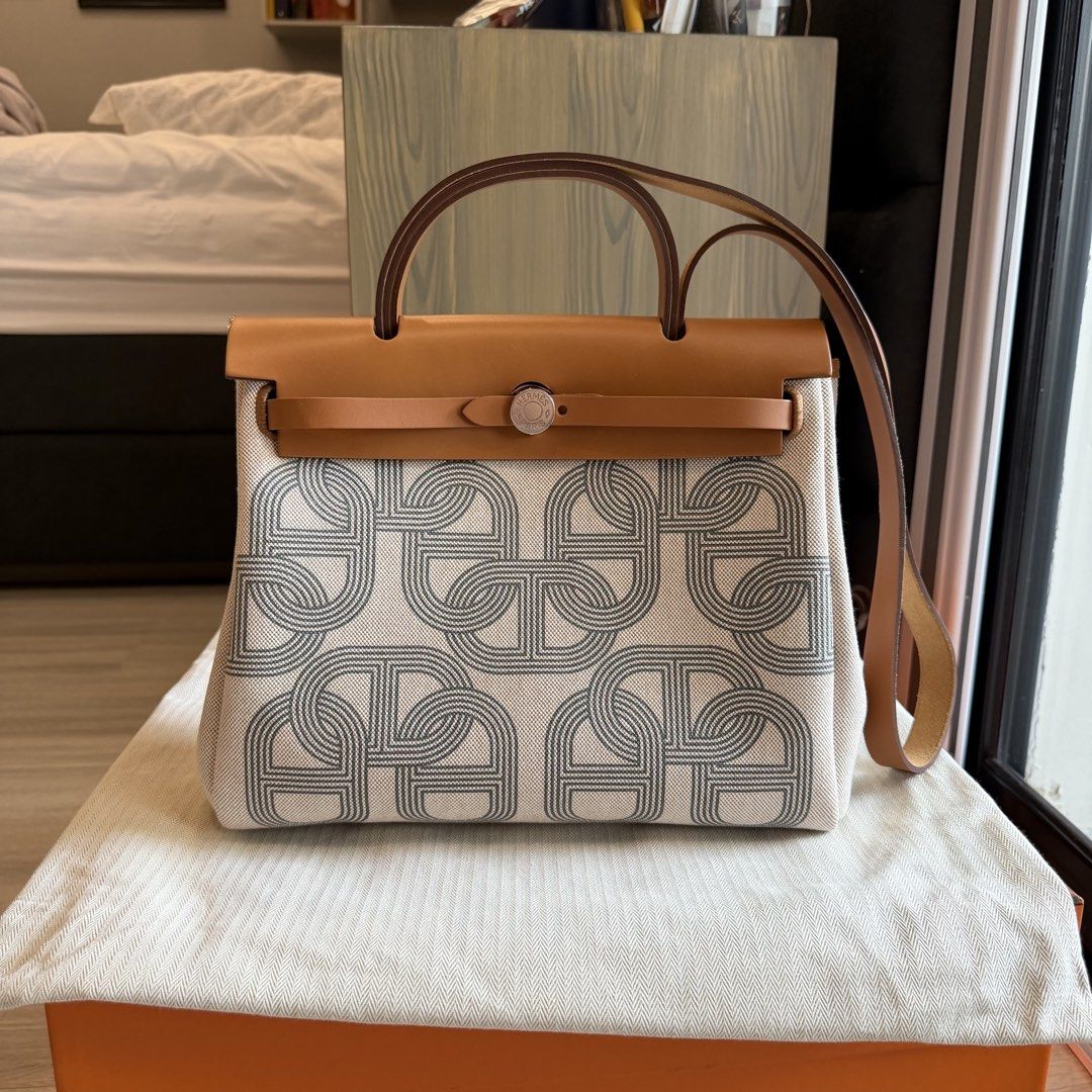 Hermes Herbag 31 (Category: Luxury Bags & Wallets) located in Makati City. Submitted by geraldrd (Listing ID 1433306600, Image 1). Description: Unused, 10/10 Complete with receipt All plastic intact.