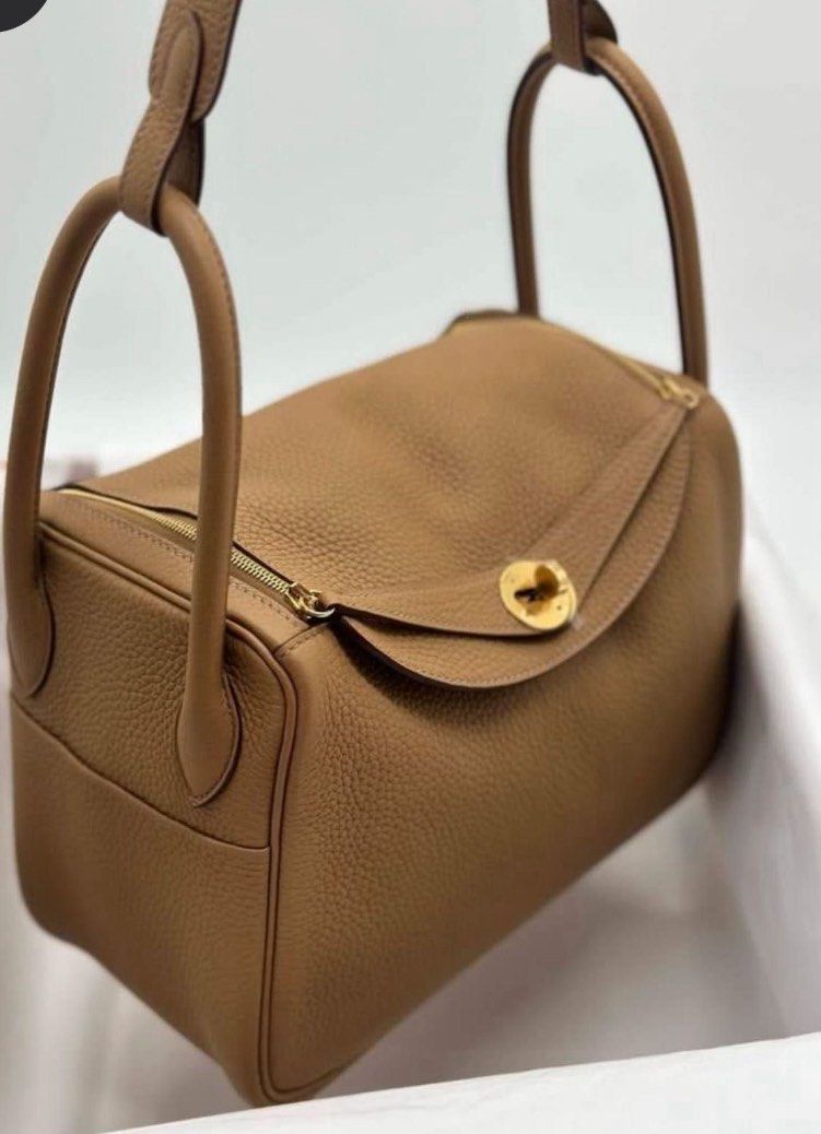 Hermes Lindy 26 (Category: Luxury Bags & Wallets) located in Manila. Submitted by stopshop26 (Listing ID 1433300696, Image 3). Description: Hermes Lindy 26 Color: Biscuit GHW Mind condition Complete inclusion except box Guaranteed 100% authentic Onhand and ready to ship .