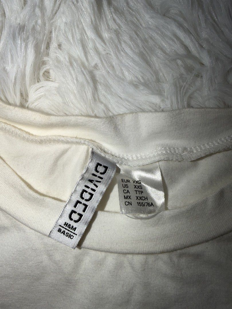 H&M Divided Basic White Tee (Category: Shirts) located in Caloocan City. Submitted by aerileuxx (Listing ID 1433230879, Image 3). Description: - brand new - slightly see through - cotton Rfs: super sikip.