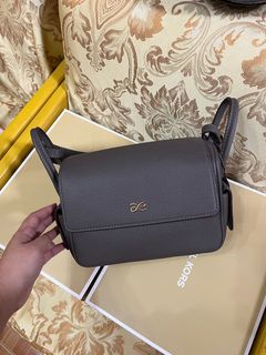 (Category: ) located in . Submitted by sofab.clothes (Listing ID 1433330952, Image 1). Description: .