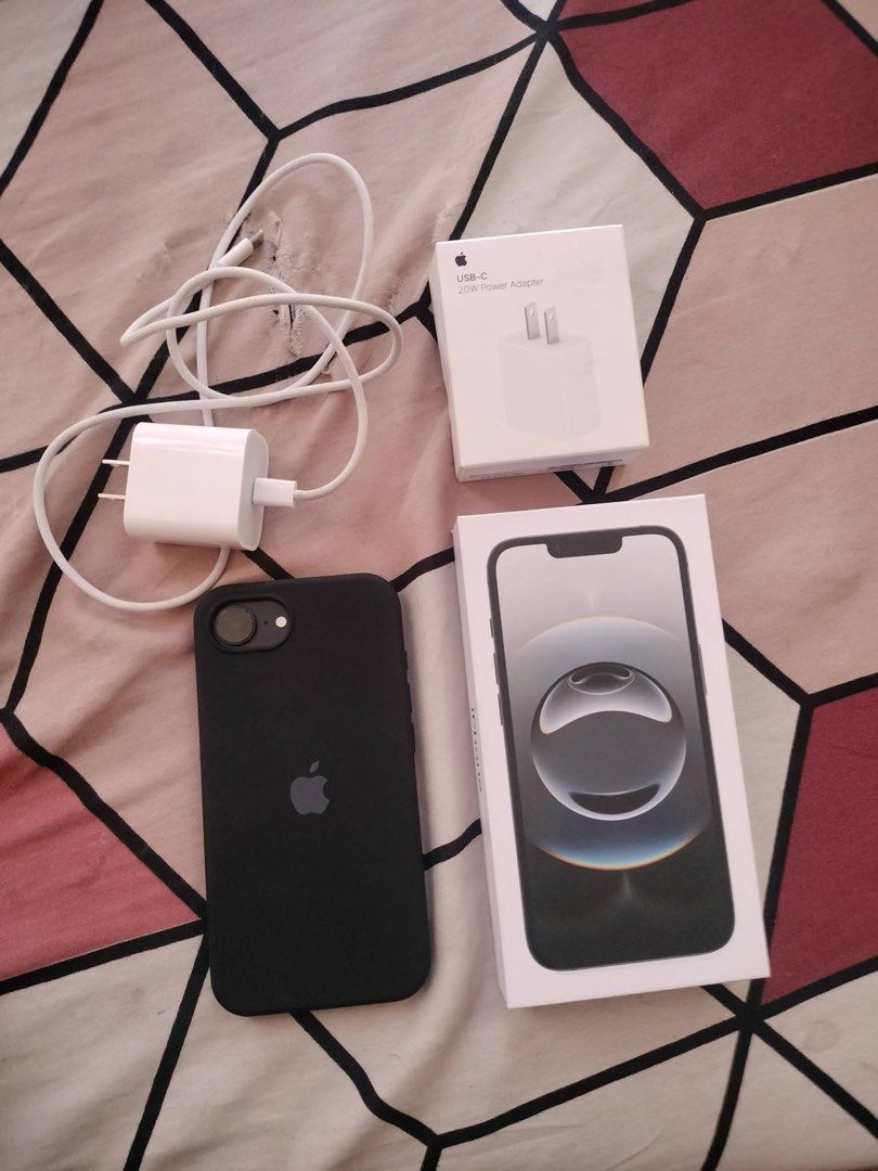 iPhone 16e 128GB Brand New Sealed (Category: iPhone 16 Series) located in Manila. Submitted by fellix.ph (Listing ID 1433388874, Image 3). Description: .