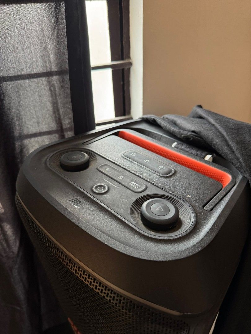 JBL PARTYBOX 120 (Category: Portable Audio Accessories) located in Manila. Submitted by amanoma2345 (Listing ID 1433371647, Image 3). Description: SA PIC NA ISSUE 14K KASAMA TRIPOD.