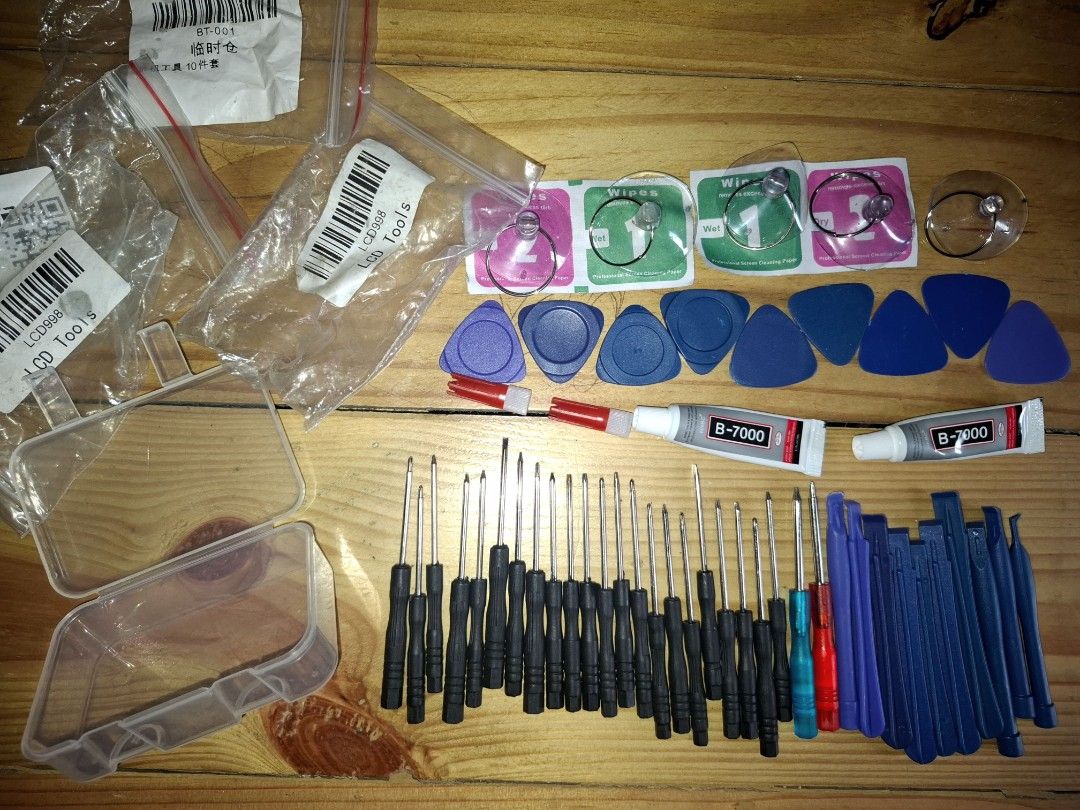 LCD Mobile Phone Repair Tool Kit SET (Category: Craft Supplies & Tools) located in Quezon City. Submitted by an.marie (Listing ID 1433260204, Image 2). Description: Mobile phone repair toolkit. Includes suction cups, opening picks, screwdrivers, pry tools, and B-7000 glue. Ready to use! Loc:Tandang sora, QC Can do same day delivery or jnt for less shipping fee NOTE: Price is fixed - we give discounts for multiple orders only ☺️.