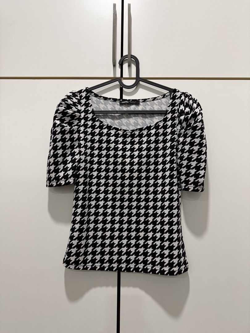 Lovito Top (Category: Blouses) located in Kuala Lumpur. Submitted by deannarasyid (Listing ID 1433359708, Image 1). Description: Lovito Top Size: S Features: - Classic houndstooth pattern - Short, puffed sleeves - Scoop neckline.