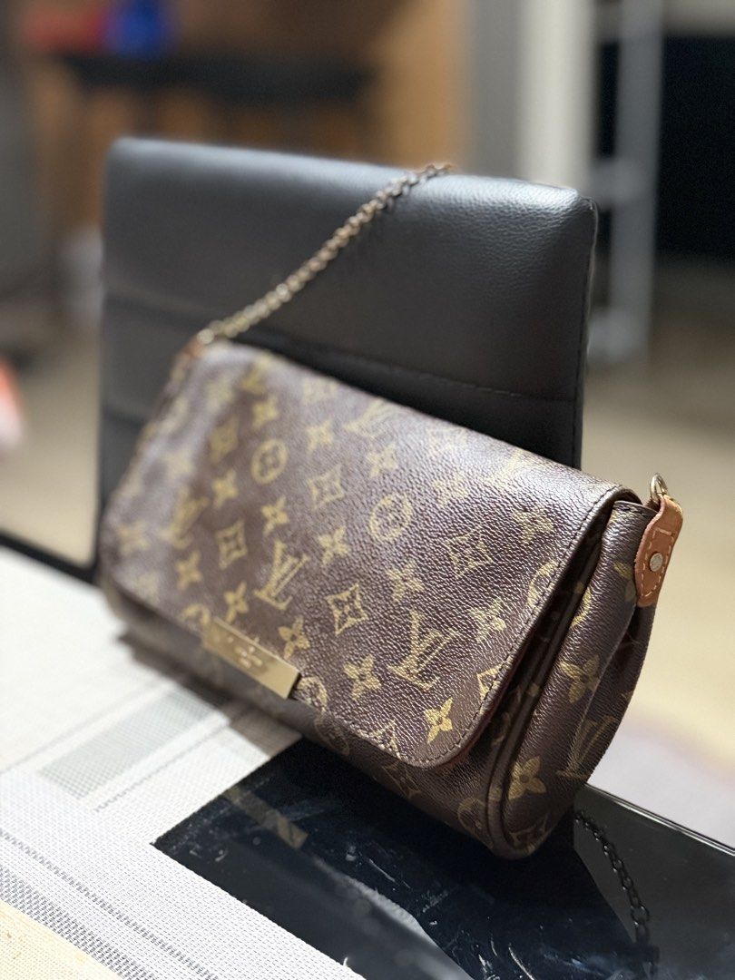 LV Favorite MM (Category: Luxury Bags & Wallets) located in Pasig City. Submitted by dees_collection (Listing ID 1433255669, Image 1). Description: Like new condition.. 📌📌📌Before You Buy:📌📌📌 📋 Please read all item details carefully 📍Payment-first policy applies ❌ No cancellations, returns, or exchanges 📍📍 Joy-miner will be reported ✅Color may vary due to lighting ✅ Limit your expectation.