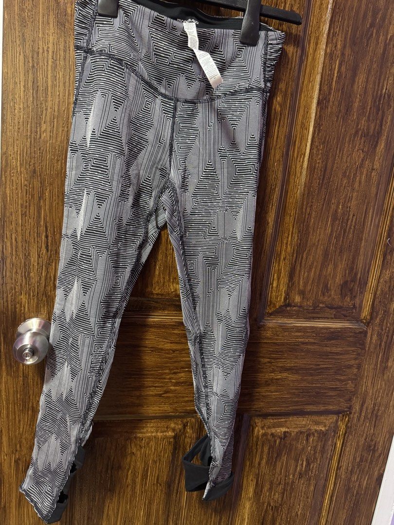 Manduka Geometric Print Leggings - Size S (Category: Activewear) located in Las Pinas. Submitted by emdjss (Listing ID 1433250541, Image 3). Description: - BRAND NEW Manduka - Manduka leggings - Geometric black and white print - Size: S - Stirrup design - High waist - Material: Nylon and polyester blend.