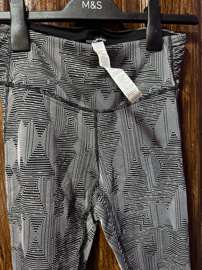 Manduka Geometric Print Leggings - Size S (Category: Activewear) located in Las Pinas. Submitted by emdjss (Listing ID 1433250541, Image 2). Description: - BRAND NEW Manduka - Manduka leggings - Geometric black and white print - Size: S - Stirrup design - High waist - Material: Nylon and polyester blend.