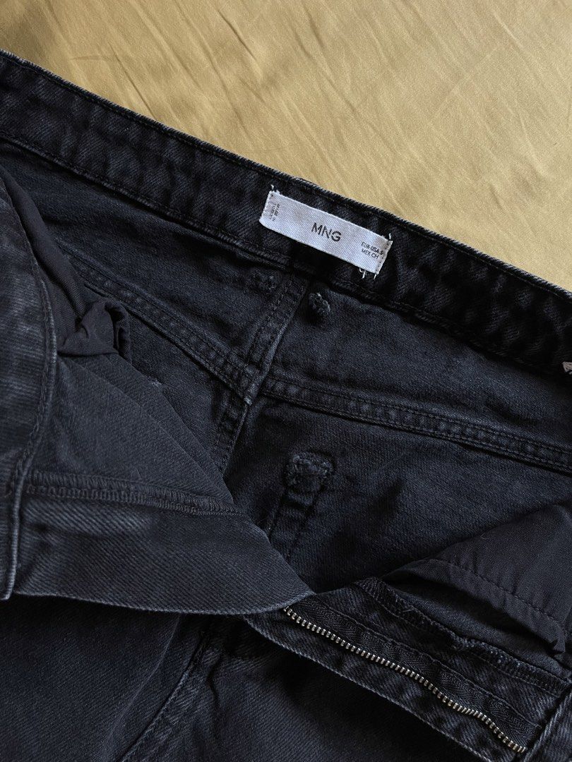 Mango HW Black Denim Slit Skirt (Category: Skirts) located in Manila. Submitted by yuzudeclutter (Listing ID 1428413526, Image 2). Description: Stylish black denim skirt from Mango. Features a flattering midi length with a front slit. The skirt has a classic five-pocket design and a button and zip closure. The size is M, with a waist of 25.98 inches and a hip of 37.01 inches. Perfect for creating versatile outfits. Original price of php2,800.