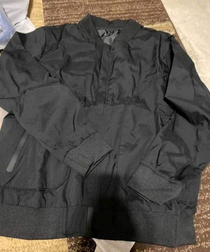 Mens Jacket - Polyester (Category: Coats, Jackets and Outerwear) located in Taguig. Submitted by teendera_mo (Listing ID 1433367273, Image 3). Description: Size : 5XL Brandnew sinukat lang at hindi pasok sa taste ni hubby (too big for his size)..