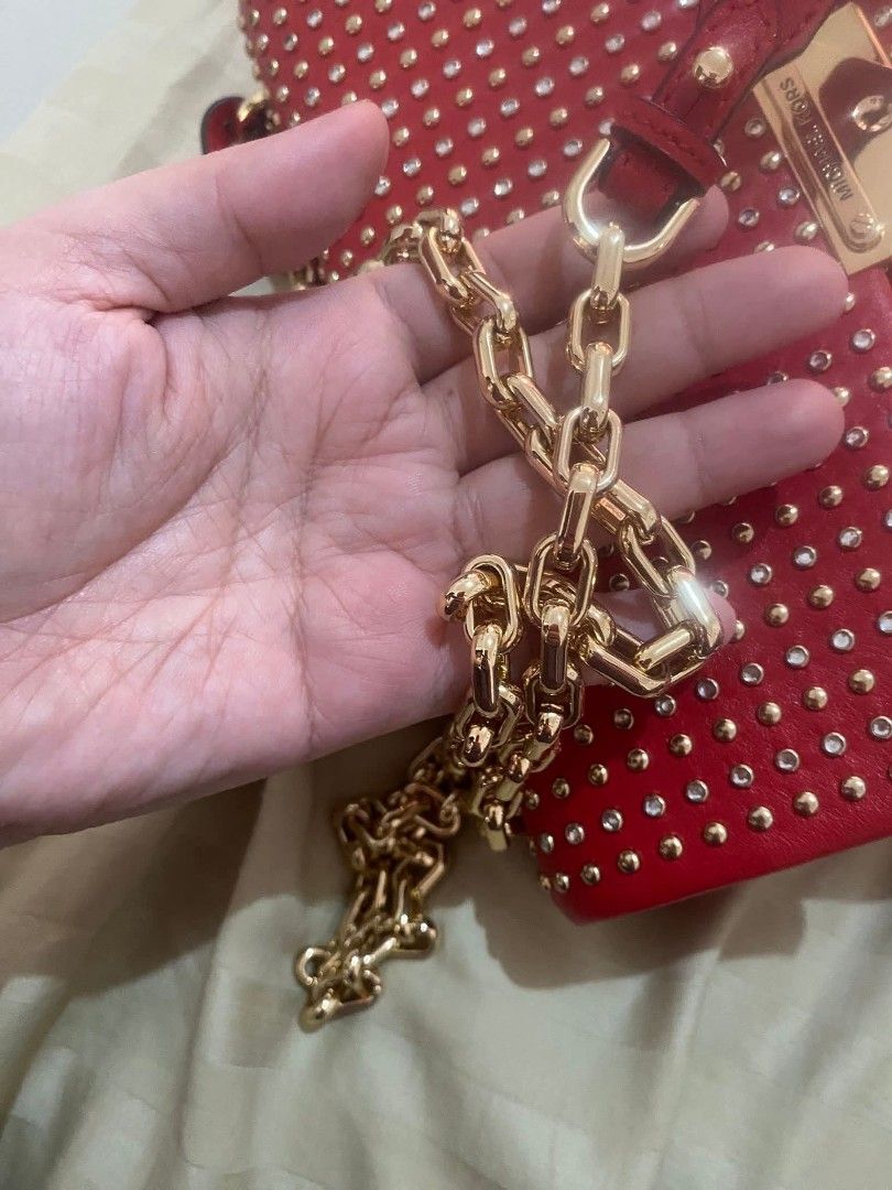 MICHAEL KORS CECE (Category: Luxury Bags & Wallets) located in Manila. Submitted by bellissima05 (Listing ID 1433333864, Image 2). Description: MICHAEL KORS CECE CHAIN STRAP, BRIGHT RED, MEDIUM, LEATHER..