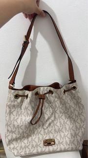 (Category: ) located in . Submitted by bmdboutique (Listing ID 1433214080, Image 1). Description: .