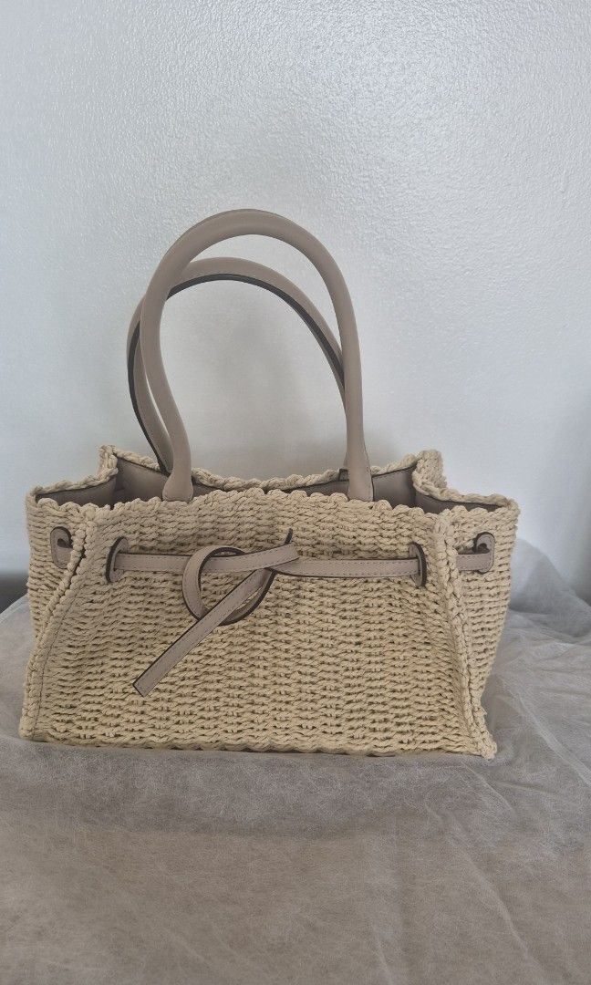 Mila Owen raffia bag (Category: Tote Bags) located in Manila. Submitted by 0824mc (Listing ID 1433270095, Image 1). Description: Mila Owen bag from Japan. used 1 to 2x only. you can check in the internet.