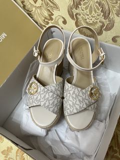(Category: ) located in . Submitted by sofab.clothes (Listing ID 1433324283, Image 1). Description: .