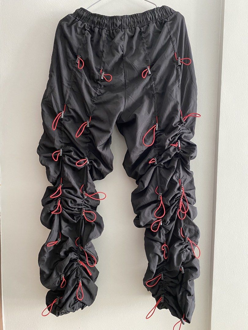 MNML Gobchang Bungee Pants (Category: Jeans) located in Paranaque City. Submitted by sccloset.ph (Listing ID 1433234085, Image 2). Description: - The MNML “Gobchang Bungee Pants” are a model that gained explosive popularity after being worn by Travis Scott. - Condition: Good - Method of Payment: GCash - Shipping Method: J&T Express - NOTE: Shipping fee will be shouldered by the buyer..