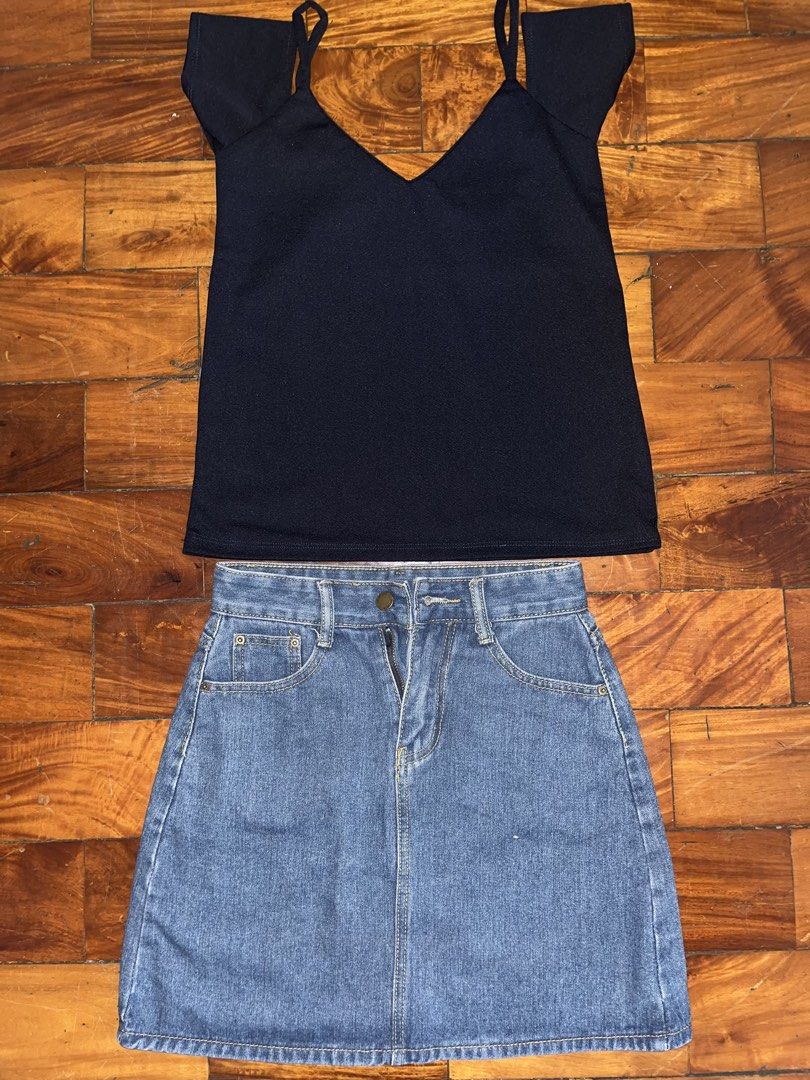 Navy Top with Sleeves (Category: Blouses) located in Manila. Submitted by declitterclutter (Listing ID 1433261076, Image 1). Description: - Navy blue spaghetti strap top with V-neck. - No COD - Buyer will shoulder the shipping fee - Decluttering - Some thrifted finds - No to overpricing!! - No to haggling!! - XS to S.