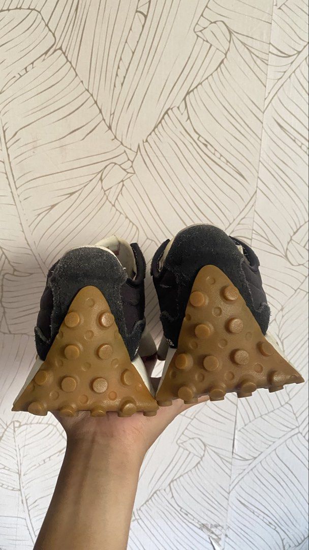 New Balance 327 (Category: Sneakers) located in San Carlos. Submitted by kicksbuddy28 (Listing ID 1433297760, Image 3). Description: EU 36 22.5CM EXCELLENT CONDITION.