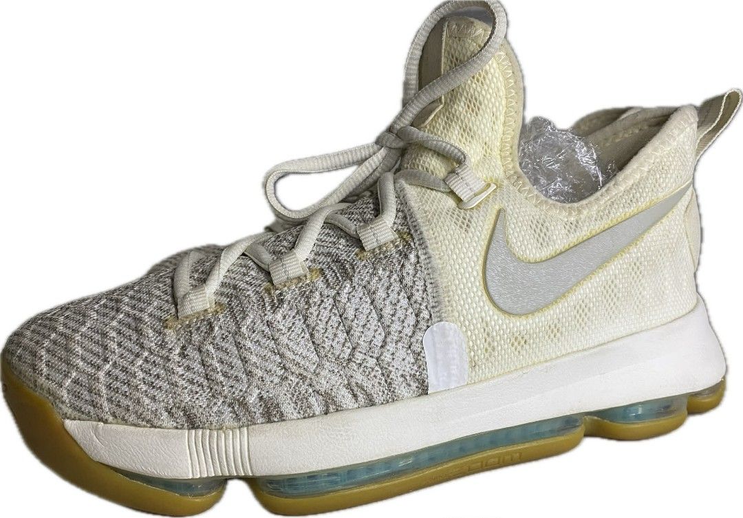 Nike KD 9 (Cream / Gum Sole) (Category: Sneakers) located in Antipolo. Submitted by canadafindss (Listing ID 1433211719, Image 3). Description: Clean Nike KD 9 — premium basketball performance shoes with full-length Zoom comfort Visit our profile for more premium thrift finds Canada Finds – curated branded pieces Nike KD 9 (Cream / Gum Sole) • Original Nike • Like New Condition • Clean overall appearance • Minimal signs of use (slight marks – nor