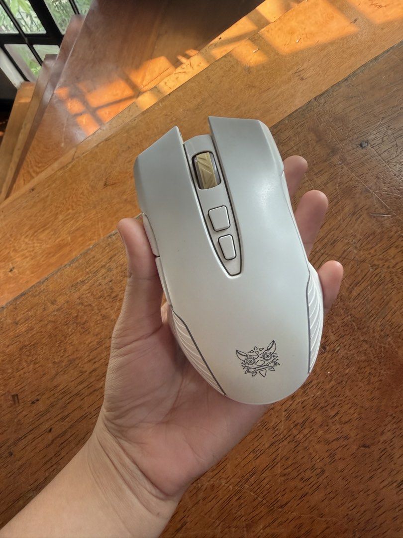 Onikuma CW905 Wireless Gaming Mouse (Category: Mouse & Mousepads) located in Caloocan City. Submitted by preloved_bynicole (Listing ID 1433256387, Image 1). Description: no issues with dongle and charger no box na srp 800+.