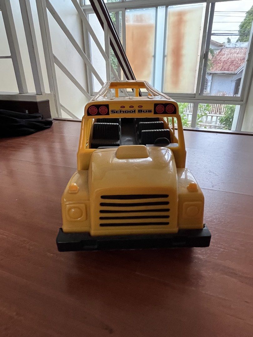 Open top toy school bus for kids (Category: Kids Toys) located in Las Pinas. Submitted by therecycledcollection (Listing ID 1433283703, Image 3). Description: • School bus toy for kids ages 3- 7+ • Bought in the US .
