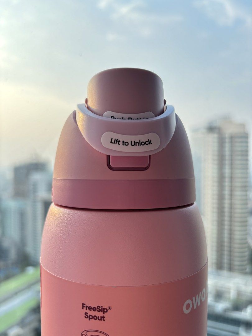 Owala FreeSip Insulated Water Bottle (Category: Water Bottles & Tumblers) located in Pasig City. Submitted by cheskalorayes (Listing ID 1433229863, Image 2). Description: - Owala FreeSip Water Bottle - Leak-proof design - Insulated to keep drinks cold - Built-in straw for easy sipping - Push-button lid with lift-to-unlock feature - Color: Rose Quartz - Capacity: 40 oz .