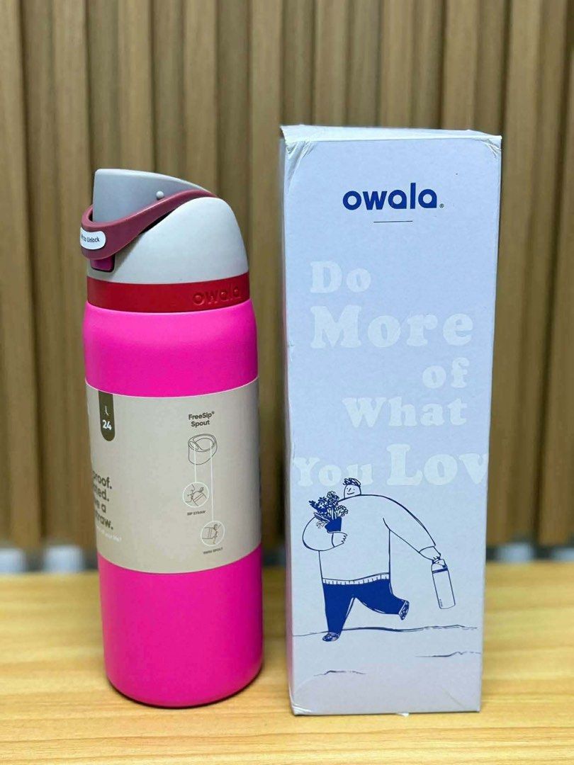 Owala FreeSip Insulated Water Bottle 32oz (Category: Water Bottles & Tumblers) located in Manila. Submitted by ktcart_ (Listing ID 1433361591, Image 2). Description: - Owala FreeSip insulated water bottle - 32oz (945ml) capacity - Features a built-in straw - Leak-proof design - Available colors: Black, pink, blue, green, purple, and more - Comes with original packaging - Perfect for hydration on the go - With box.