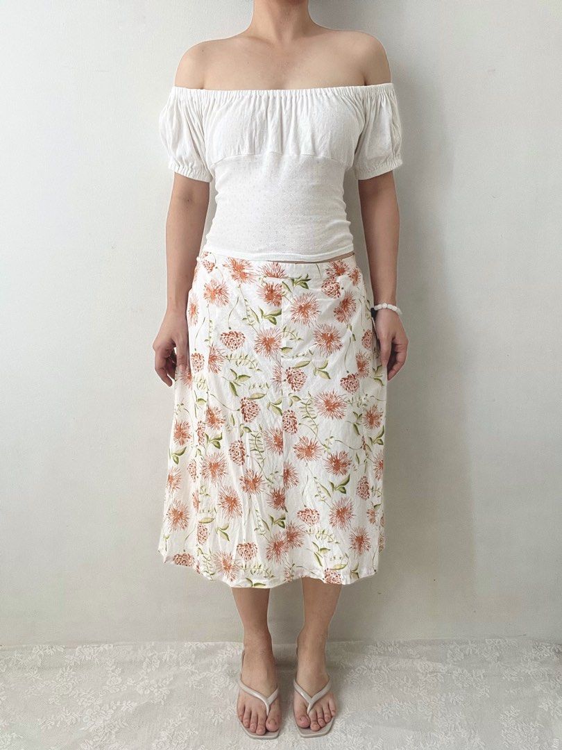 Peachy oriental floral skirt (Category: Skirts) located in Dagupan City. Submitted by rarus (Listing ID 1433308502, Image 1). Description: Peachy oriental floral skirt • Cotton material, V comfy. • Lined Waist 32-33” Hips 38” Length 25”.