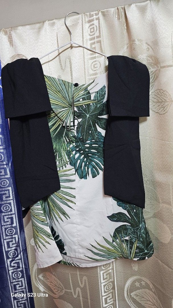 Plains & Prints Mark Bumgarner Shirt - Size S (Category: Shirts) located in Paranaque City. Submitted by mystuffmel (Listing ID 1433223119, Image 3). Description: - Plains & Prints shirt, designed by Mark Bumgarner - Size: S - Features a vibrant tropical leaf print with black accents - Lightweight fabric, perfect for warm weather - Classic button-down style RFS:DECLUTTERING All items are in good condition. NO to COD Payment first before booking o