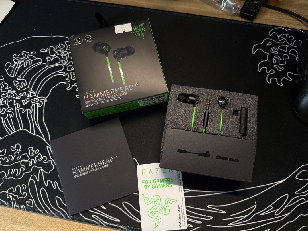 Razer Hammerhead V3 (Original) (Category: Earphones) located in Marikina City. Submitted by kylebords (Listing ID 1433264489, Image 1). Description: Razer Hammerhead V3 (bought from GameOne) Price: ₱2,000 Received as a gift. Only tested once and decided to sell because it does not fit my ears comfortably. Complete box, brand new (Original tag price from GameOne can be seen on the box itself) Location: Near Marikina.