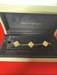 (Category: ) located in . Submitted by shoppingchicgurl (Listing ID 1433312236, Image 1). Description: .