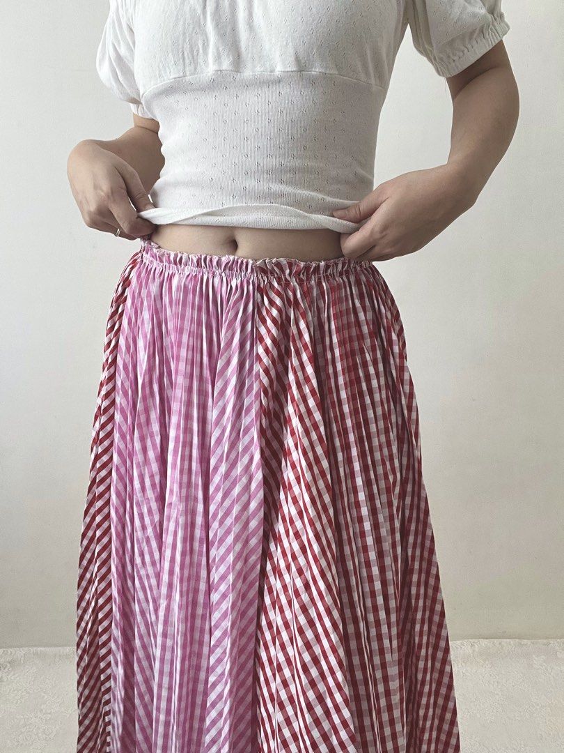 Red & pink gingham-pleated asymmetrical skirt (Category: Skirts) located in Dagupan City. Submitted by rarus (Listing ID 1433306987, Image 2). Description: Red & pink gingham-pleated asymmetrical skirt • V flowy • No lining • Garterized waist Waist 26-35” Hips up to 50” Length 34”.