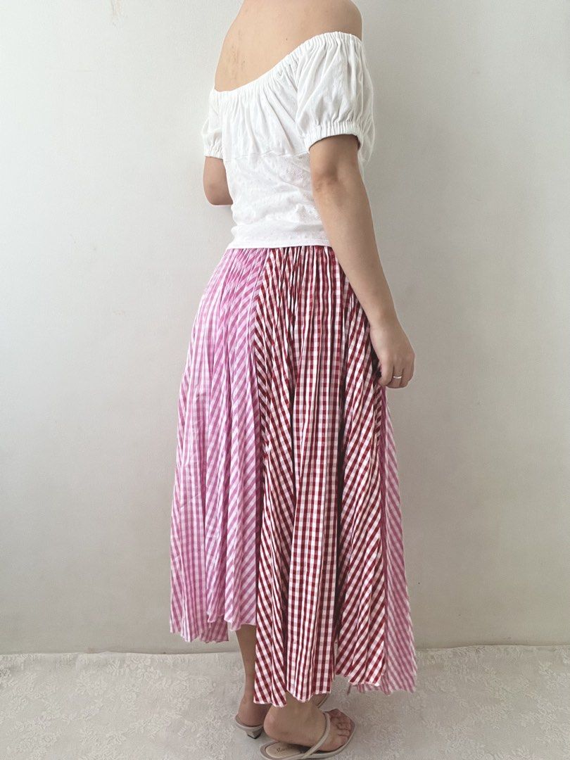 Red & pink gingham-pleated asymmetrical skirt (Category: Skirts) located in Dagupan City. Submitted by rarus (Listing ID 1433306987, Image 3). Description: Red & pink gingham-pleated asymmetrical skirt • V flowy • No lining • Garterized waist Waist 26-35” Hips up to 50” Length 34”.