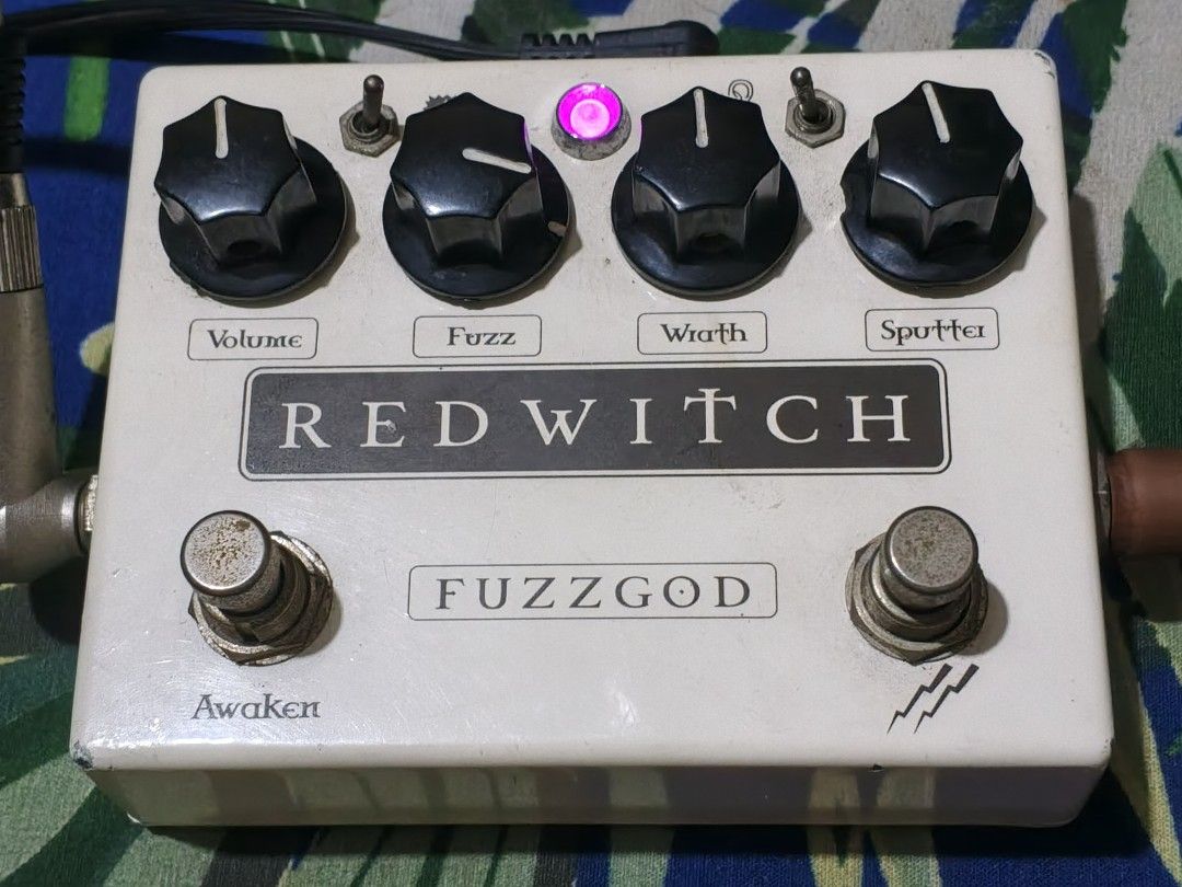 Red Witch Fuzz God ii (Category: Musical Instruments) located in Manila. Submitted by retroactive_items (Listing ID 1433215880, Image 1). Description: Fuzz with Oscillator No issues. 100% working both battery and adaptor *Paint chips. Replaced Pink LED. Demo: https://youtu.be/KpEW_gnJkk0?si=LODuo6y98_3LlUPT Can ship thru JnT or buyer books lalamove Payment before/upon pickup. Gcash or Bpi.