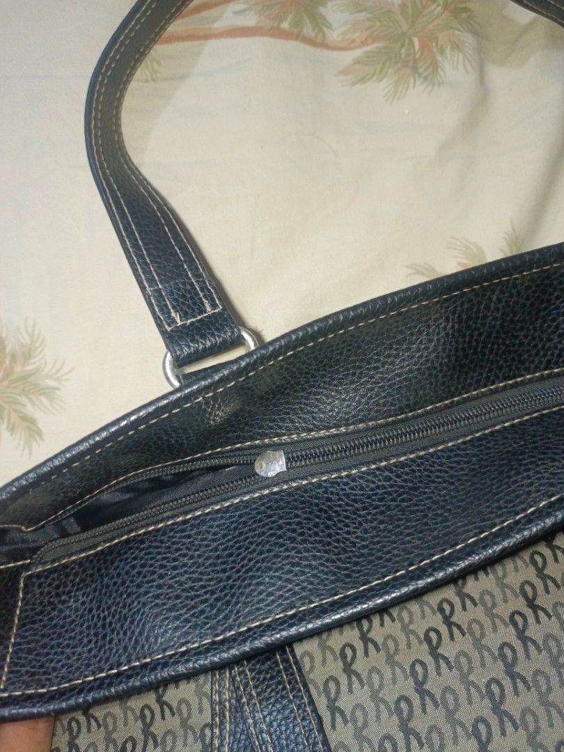 Roberta Di Camerino Y2K Shoulder Bag (Category: Luxury Bags & Wallets) located in Rizal. Submitted by nokorimono. (Listing ID 1433360710, Image 3). Description: The "It-Girl" bag for your Y2K outfits. The Detail: Roberta Di Camerino is known for artistic and playful designs. This bag is a total vintage gem that fits right into today's trends. Condition: Missing zipper handle (zipper still works, you can just add a cute charm or a replacement pull