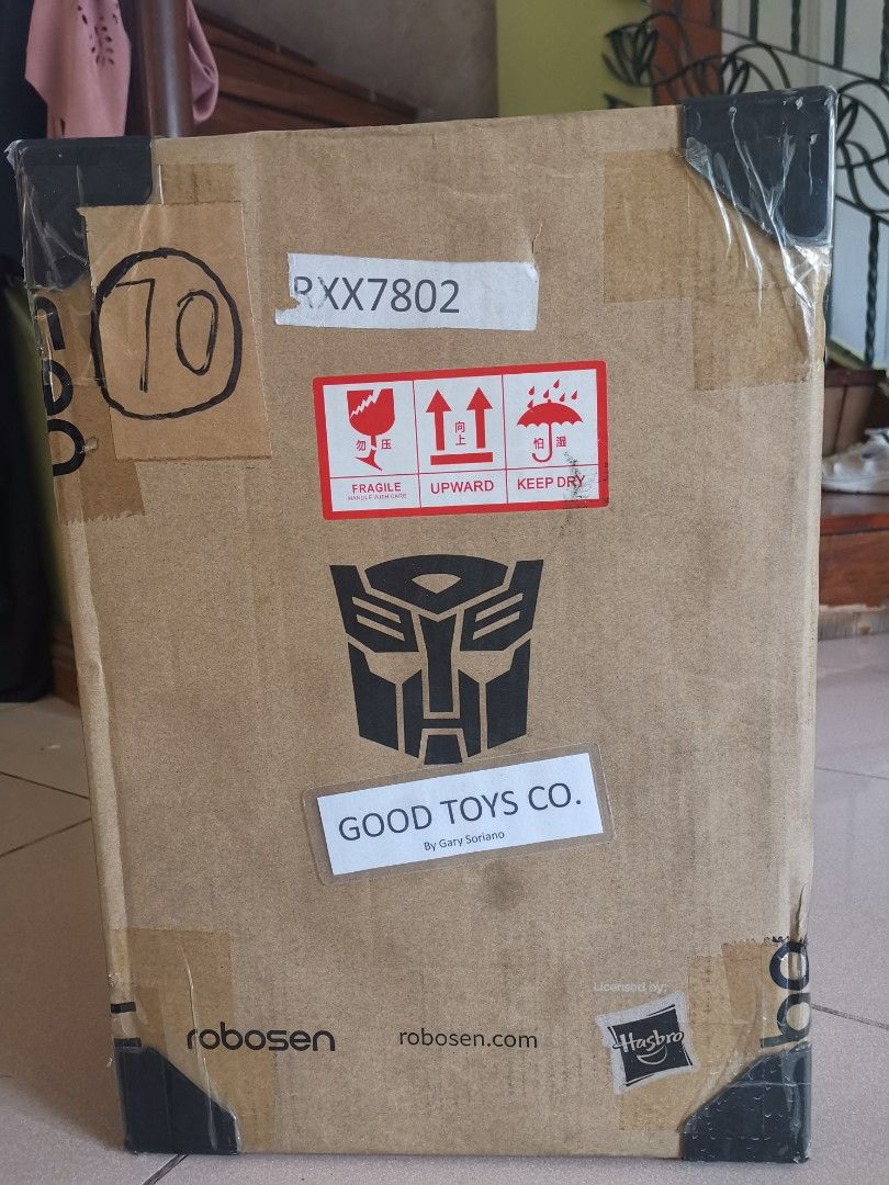 Robosen Transformers Optimus Prime Collector's Edition (Category: Figurines & Statues) located in Manila. Submitted by genesis11_21 (Listing ID 1433239698, Image 3). Description: - Robosen Transformers Optimus Prime Collector's Edition - Brand new, in original packaging - Sourced from Good Toys Co. - Approximately 16.1 inches tall - Features the classic Optimus Prime color scheme: red, blue, and silver.